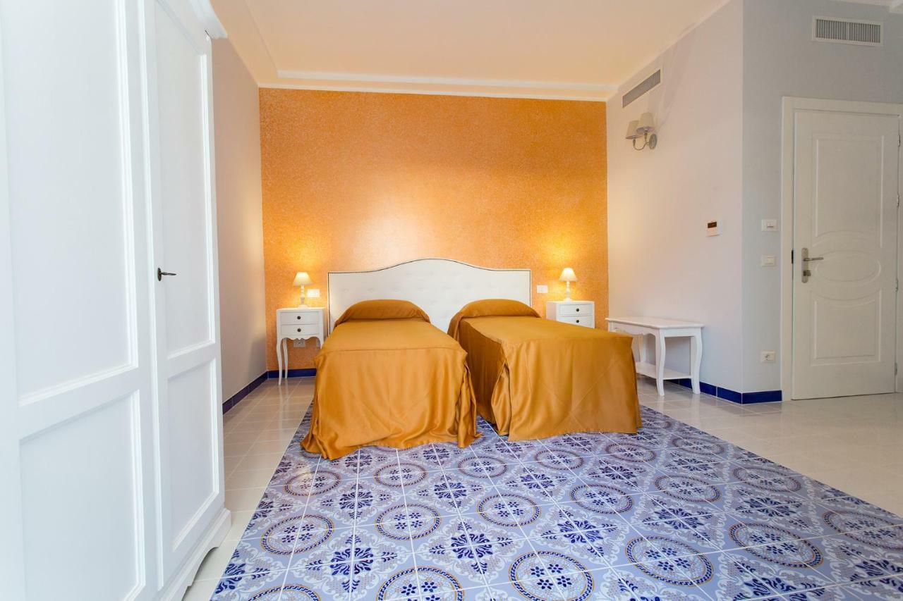Odysseus Hotel 利帕里 外观 照片